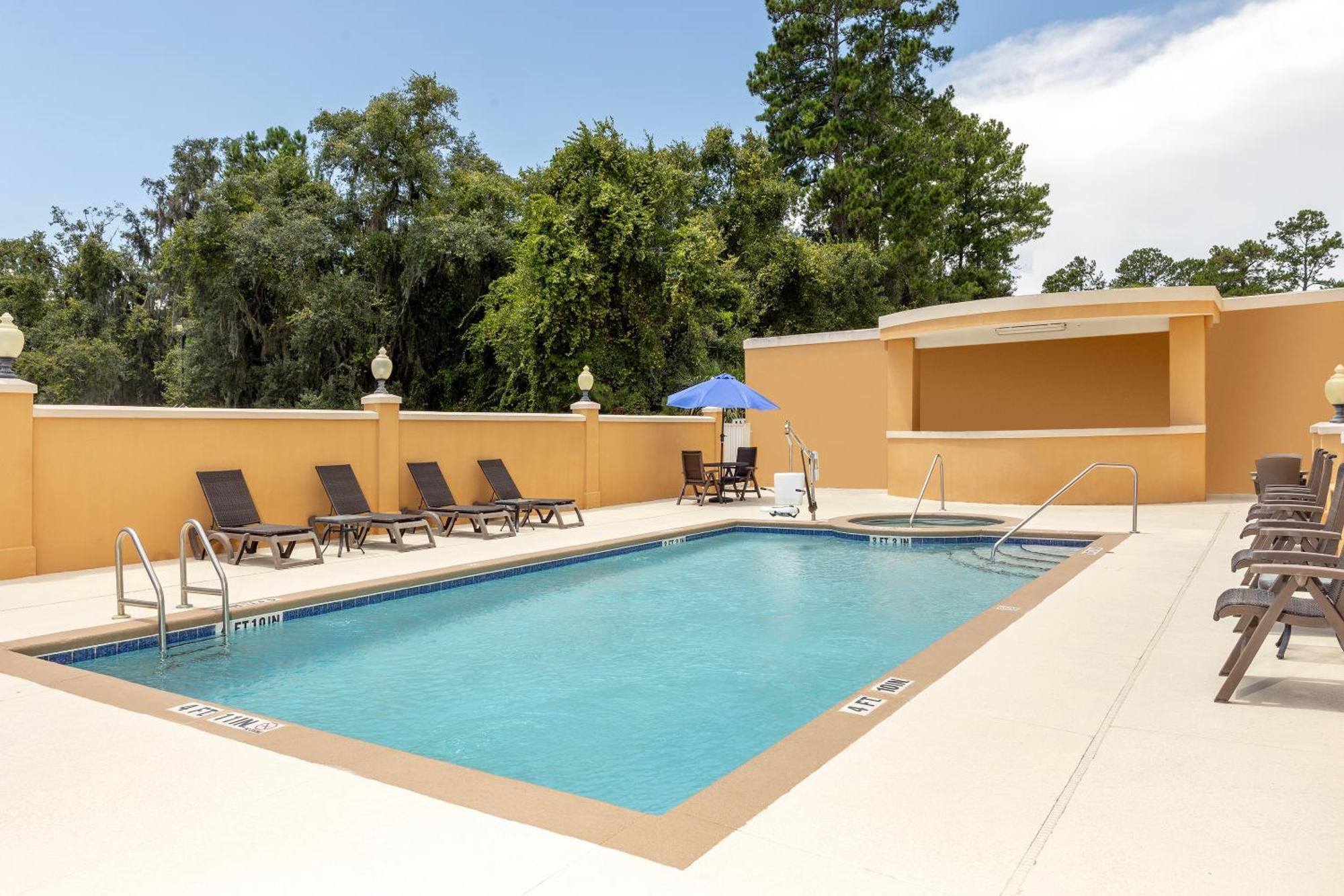 Comfort Suites Lake City Buitenkant foto