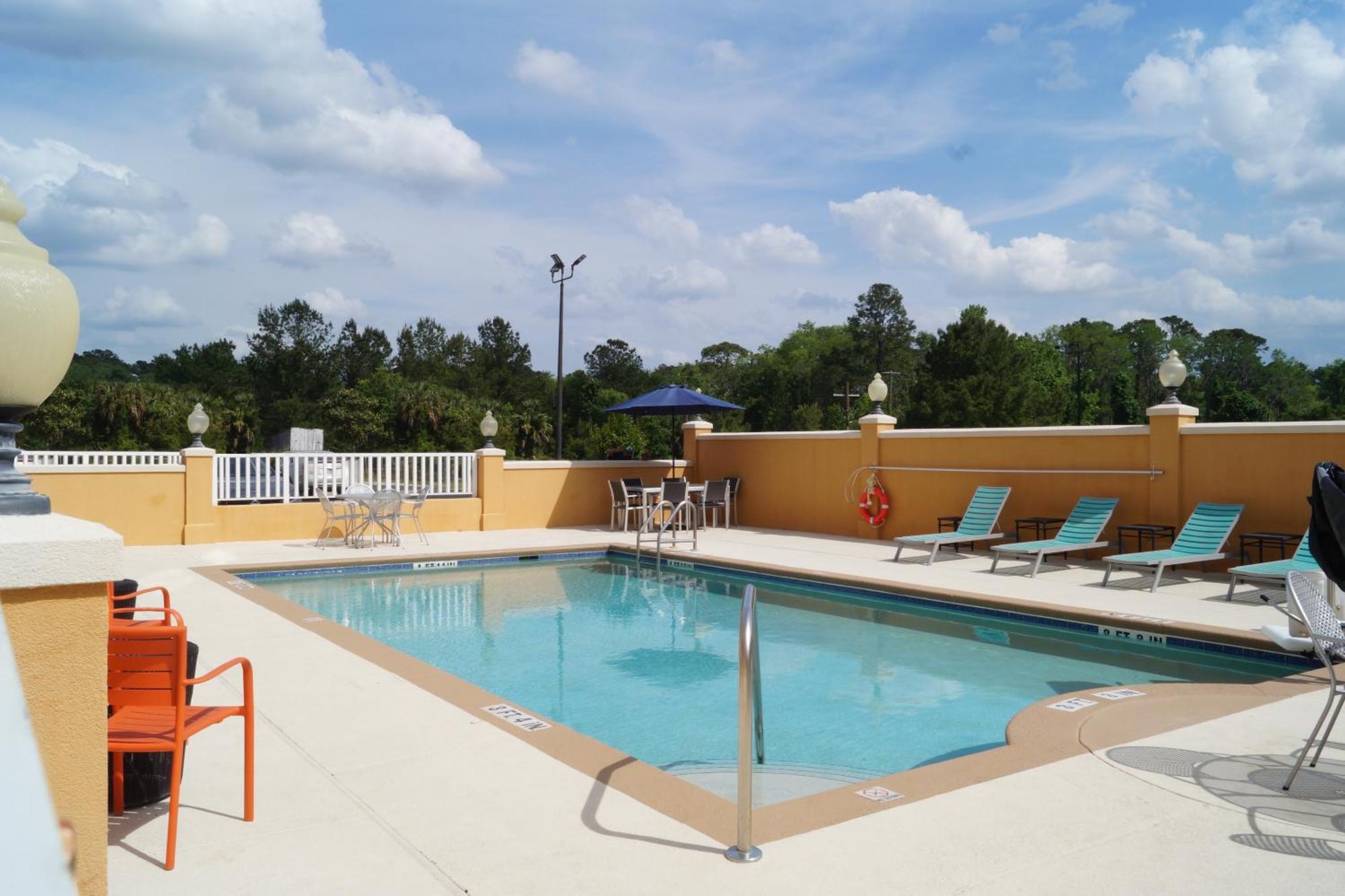Comfort Suites Lake City Buitenkant foto