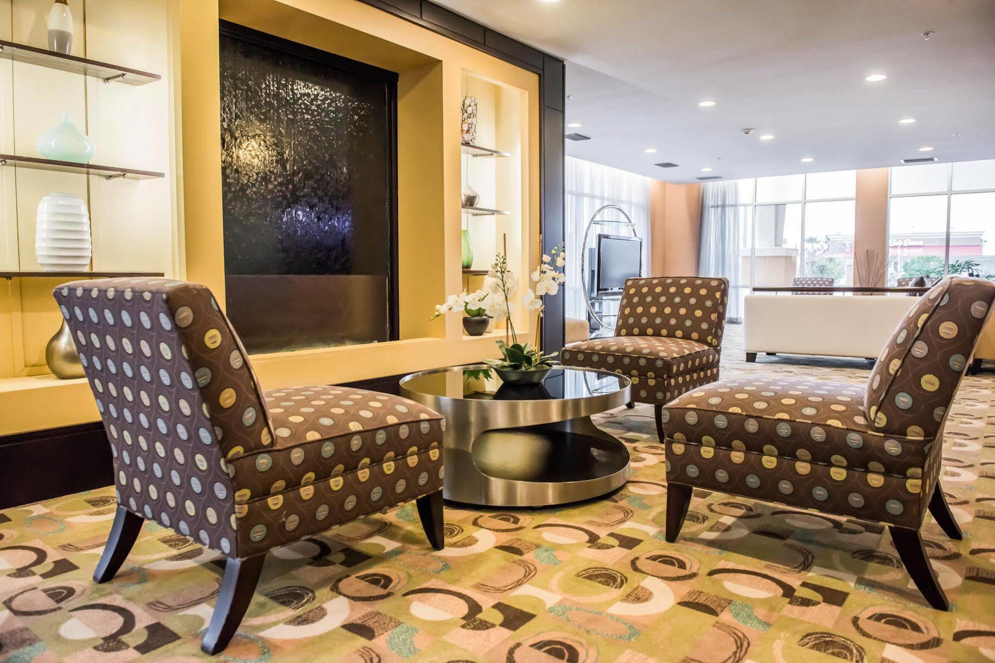 Comfort Suites Lake City Buitenkant foto